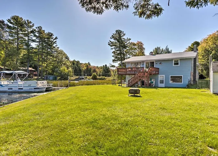 Lakefront Ludington Retreat W/ Kayaks & Fire Pit!